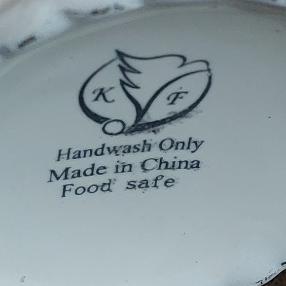 Vintage Teapot Cup Set Stacked White Porcelain with Relief Molded White Flowers - Picture 11 of 15